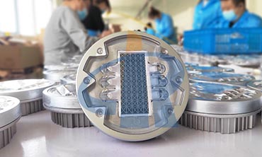 solar studs